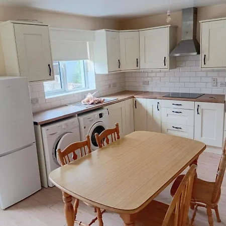 Spacious 3br House Wiz Free Parking Wifi * Ballinasloe