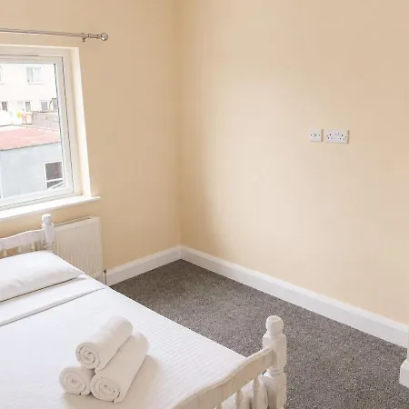 Spacious 3br House Wiz Free Parking Wifi *