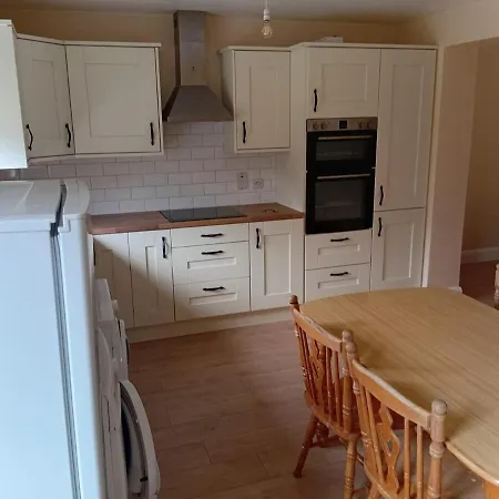 Casa vacanze Spacious 3br House Wiz Free Parking Wifi *